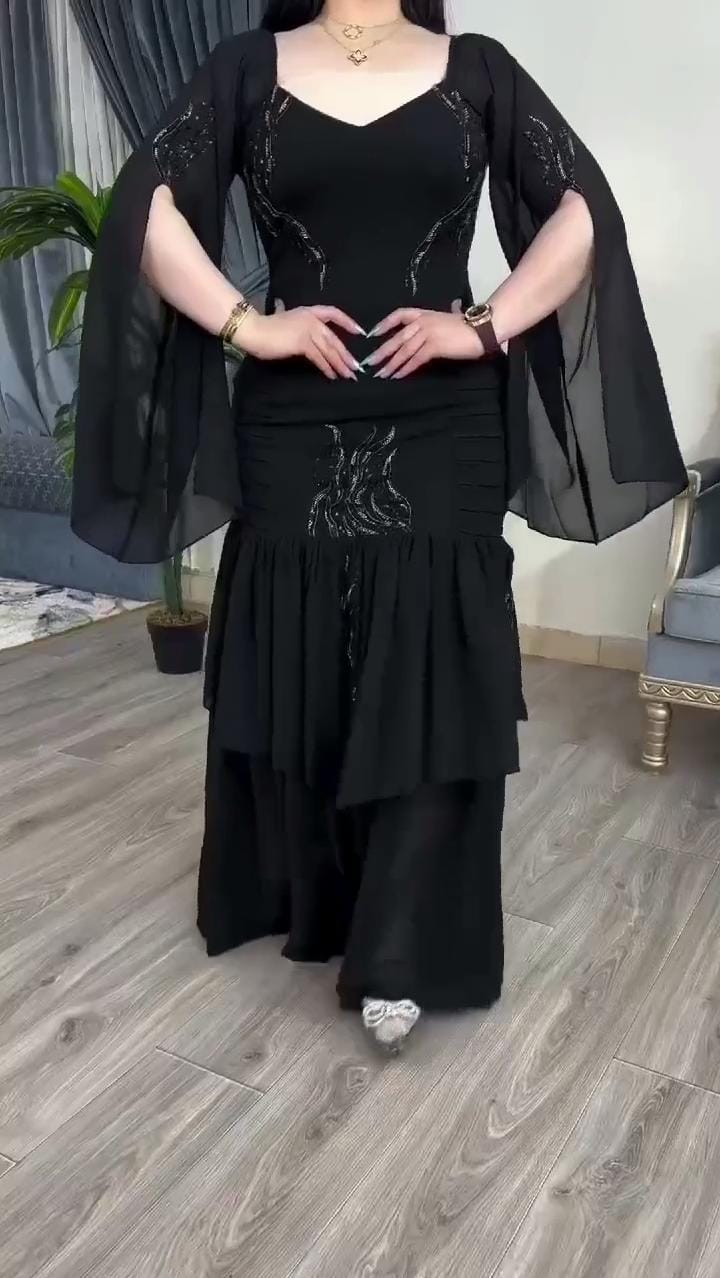 فستان سهرة راقي باللون الأسود أجمل فساتين السعودية