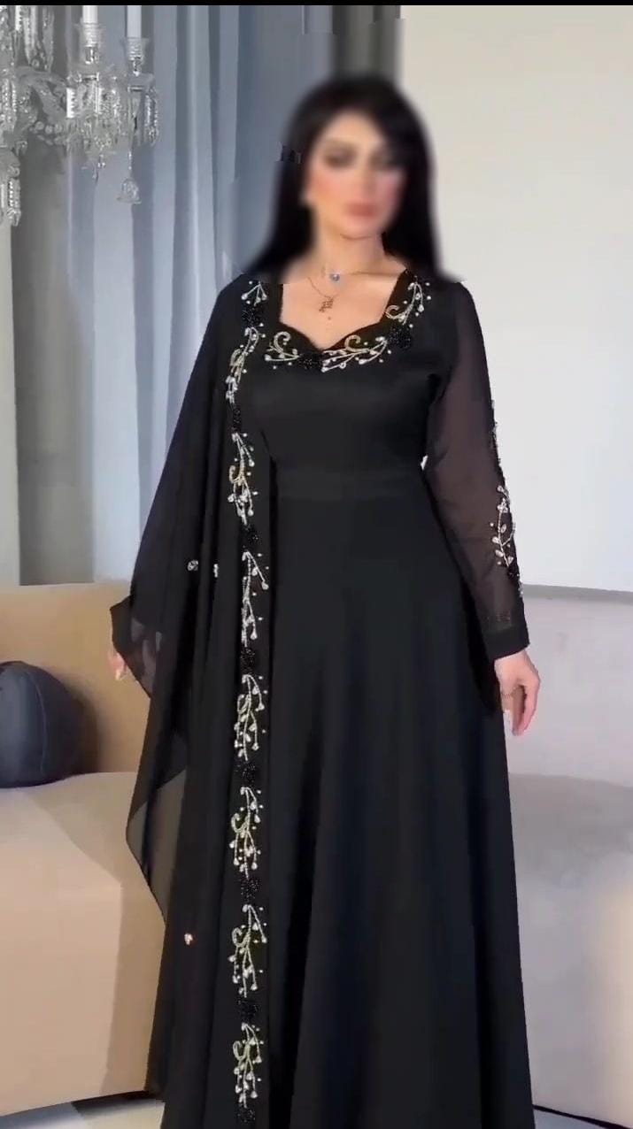 فستان سهرة طويل باللون الأسود أفخم فساتين الرياض