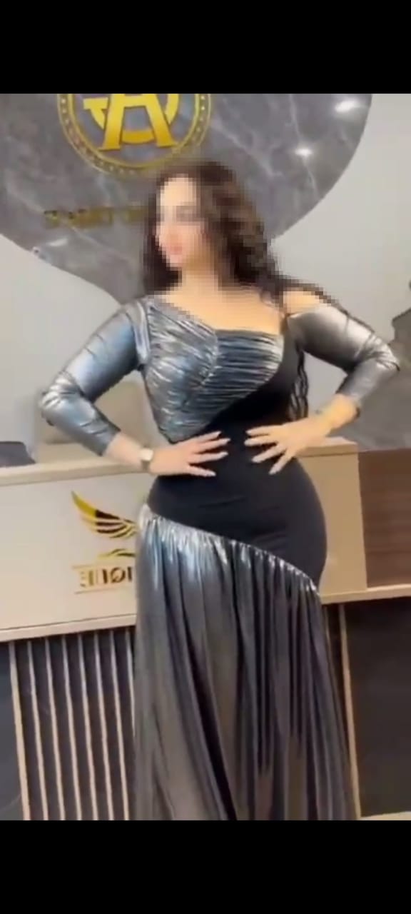 فستان سهرة مميز باللون الفضي أفضل فساتين السعودية
