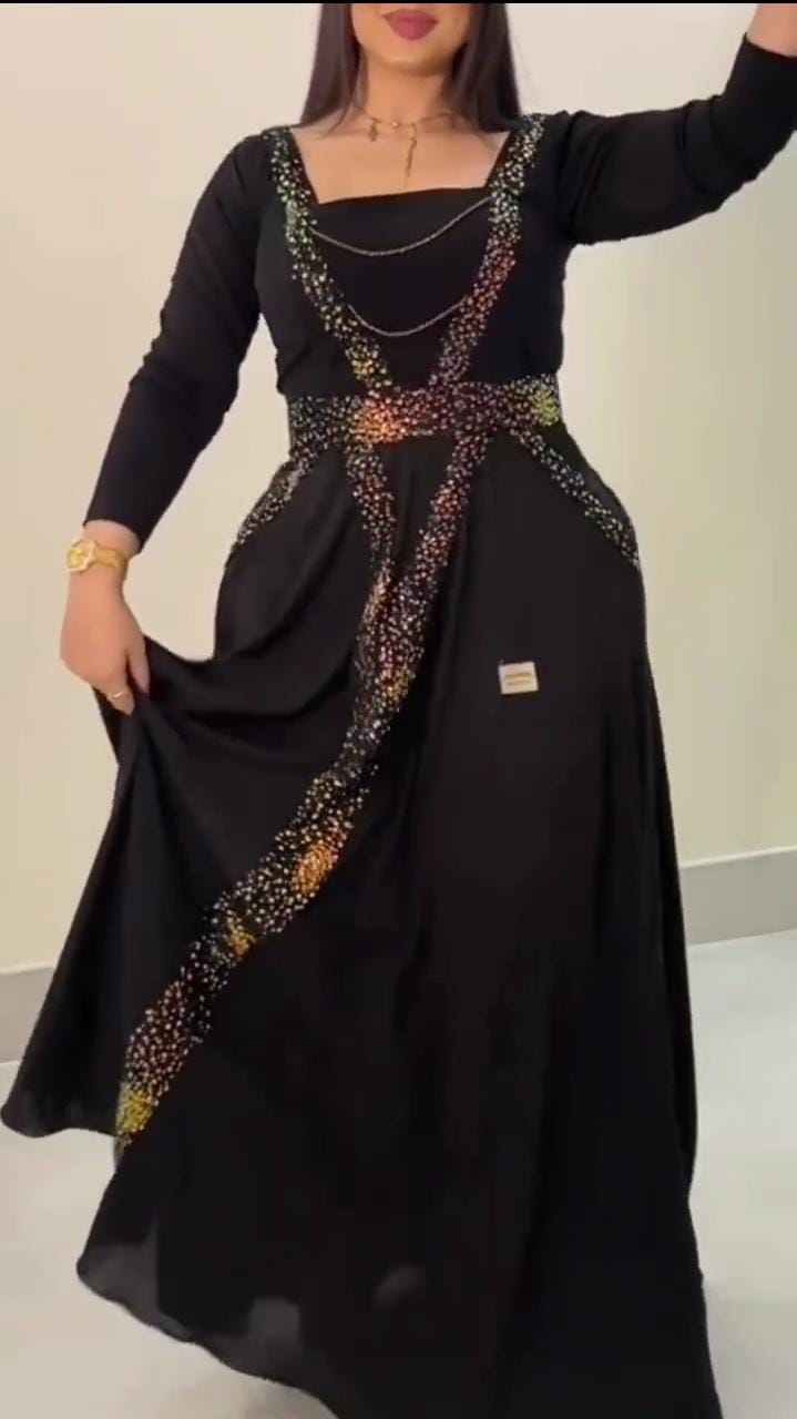 فستان سهرة فخم باللون الأسود أرقي فساتين جدة